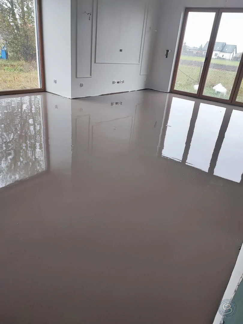 Wylewka samopoziomująca pod LVT i PCV | Kompletny poradnik, artykuł SB Floor