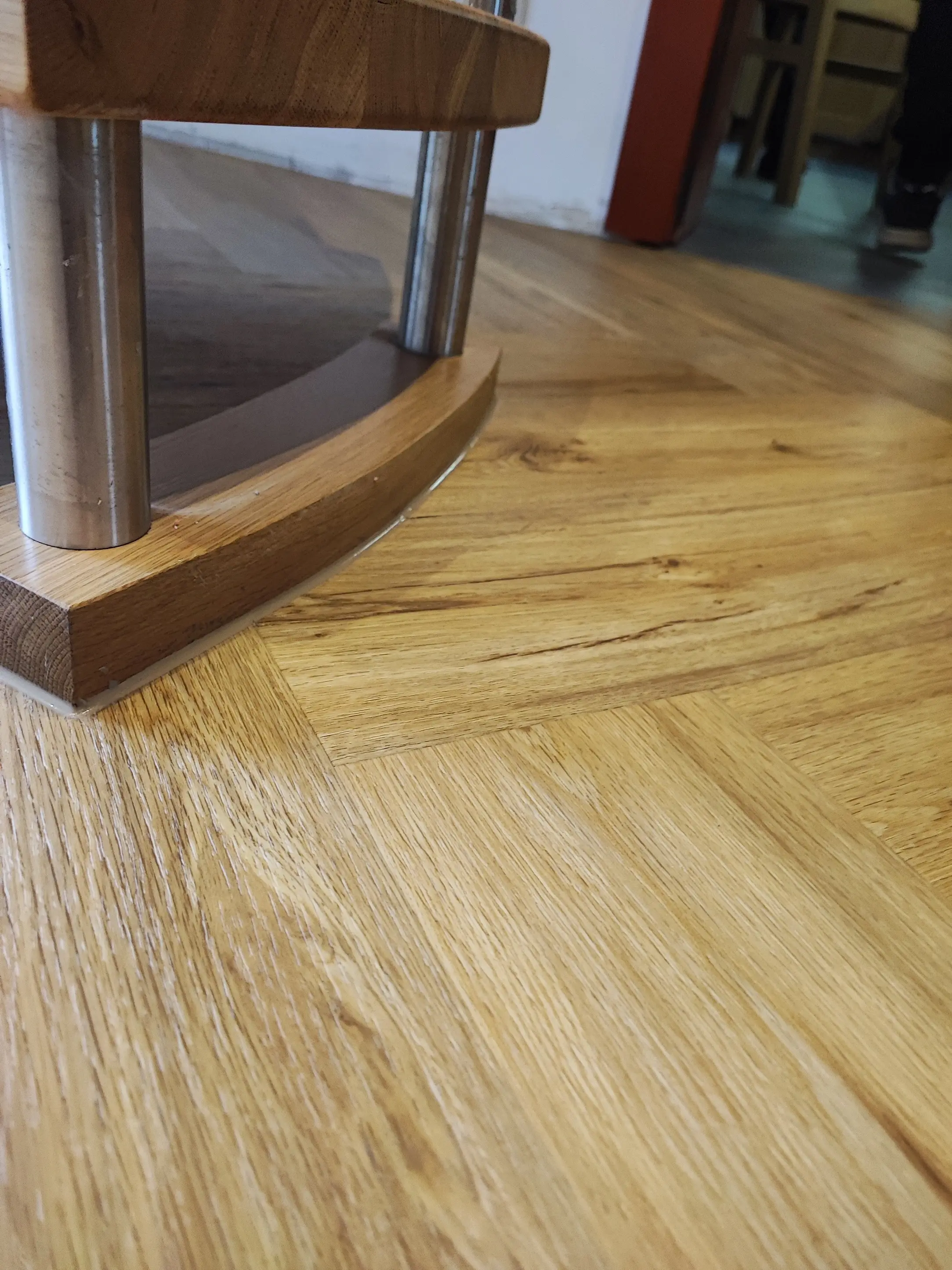 Panele winylowe LVT imitujące drewno — montaż SB Floor